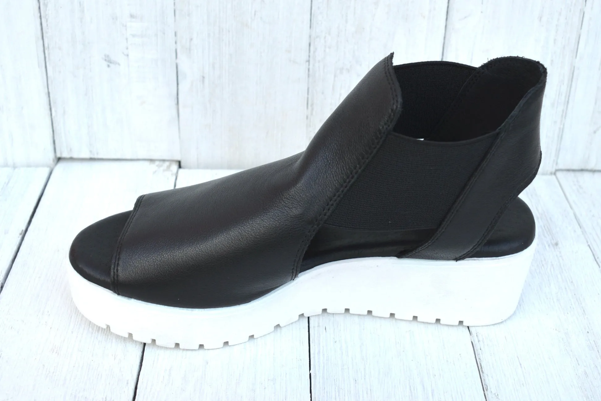 Django and Juliette Ozie Shoe | Black